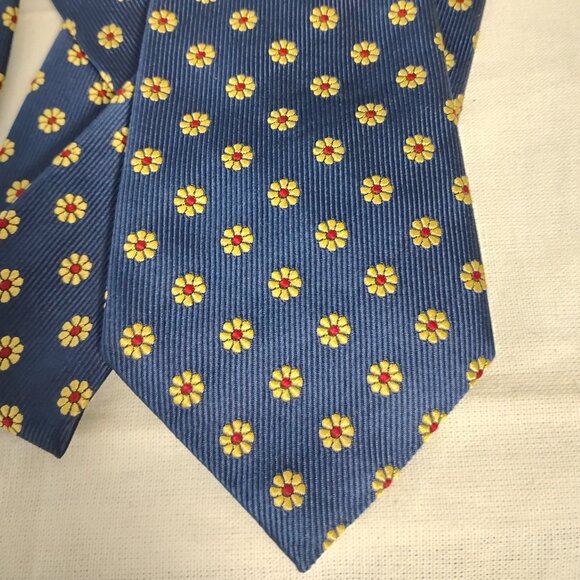 ❤️HAWES & CURTIS Daisies Handmade in England Silk Necktie Tie - Picture 2 of 8